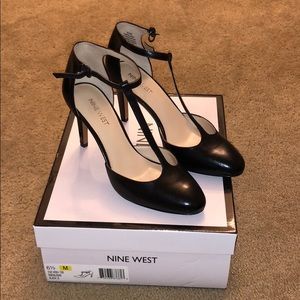 Nine West Halinan pumps